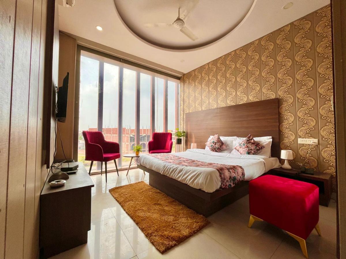 Hotel Pearl Grand, Zirakpur - Top Rated & Most Awarded Property In Tricity Csandígarh Kültér fotó